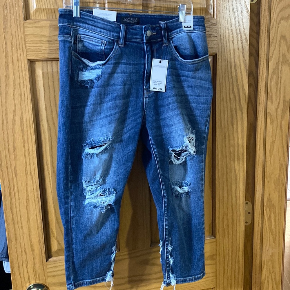 Judy Blue 14W Super Stretch Ripped Capris NWT